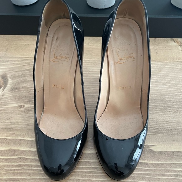 Authentic Christian Louboutin Round toe leather pumps - Picture 1 of 7